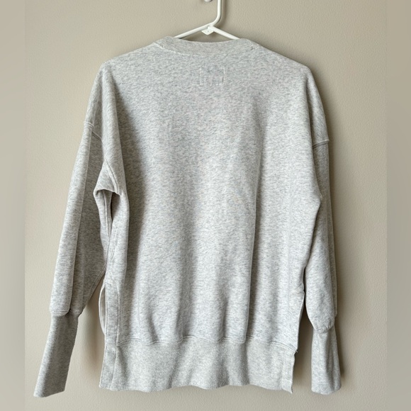 Abercrombie & Fitch - Picture 6 of 9